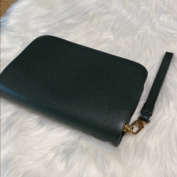 Louis Vuitton Handbags - Authentic Louis Vuitton orsay wristlet